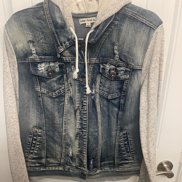 DENIM JACKET W BUTTON AND BUILT IN GREY SWEATSHIRT HOODIE!! size L - Picture 1 of 11